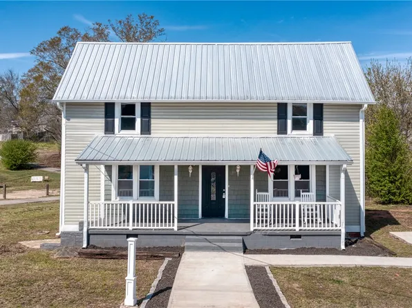 32 Lyman St, Pelzer, SC 29669