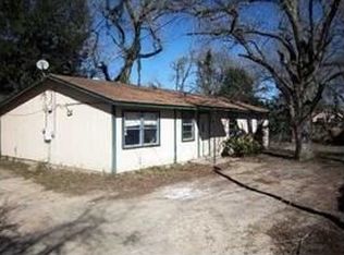 301 Botts St, Gonzales, TX 78629