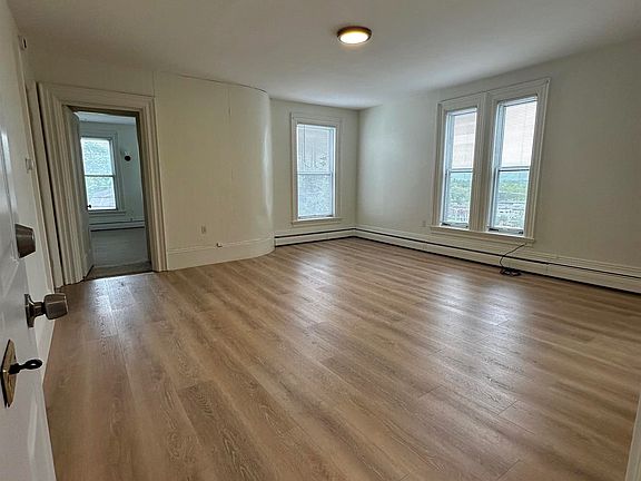 2nd image of 10 Rollins Rd #3