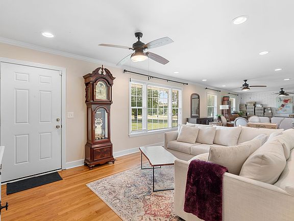 4th image of 3013 Stanwyck Dr
