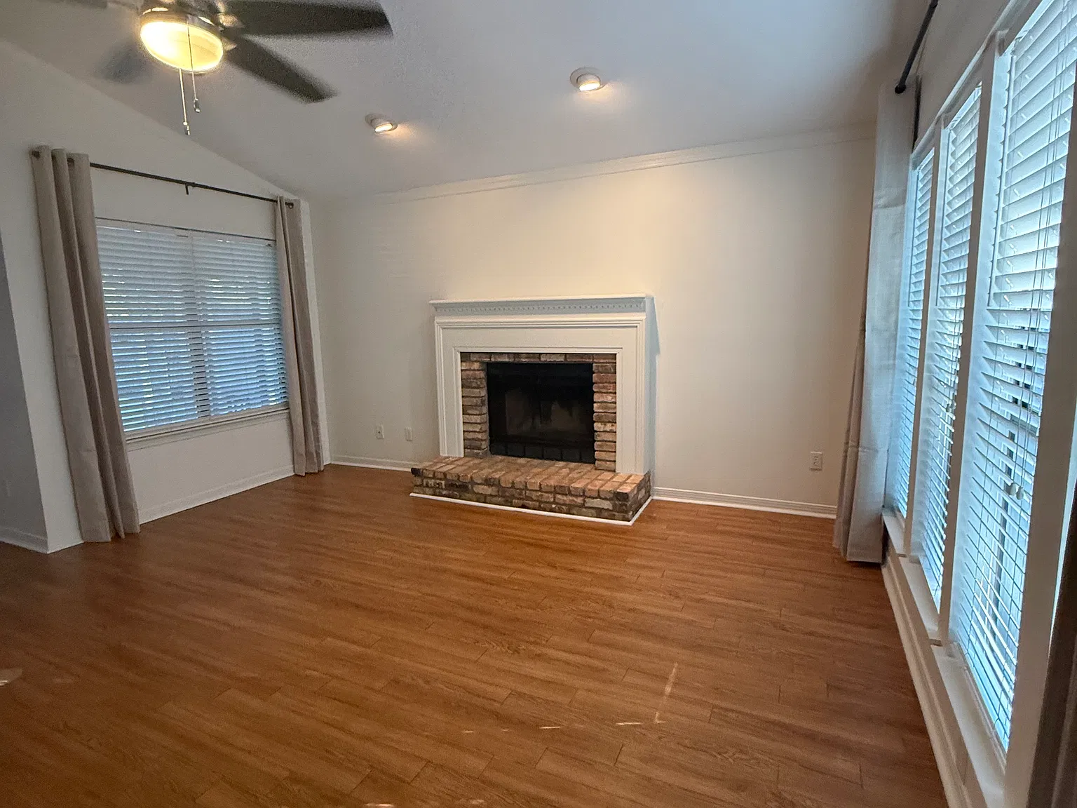 2 bed, 1130 sqft, $2,000 — Photo 3