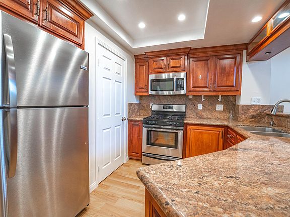 3rd image of 45 Greenmoor #4