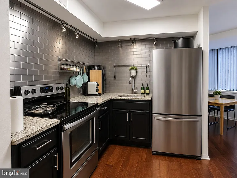 1420 Locust St #6B — Photo 2