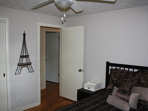 4th image of 807 Pine Ave