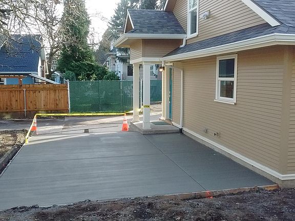 Private Driveway (not pictured - brand new privacy fence)