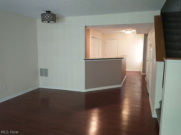3rd image of 15516 Foxglove Ln