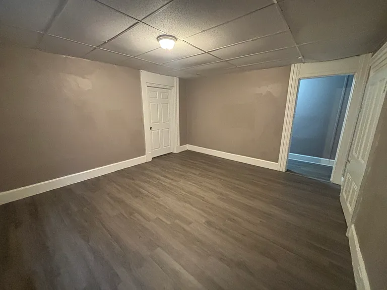 409 W Broad St #4 — Photo 7
