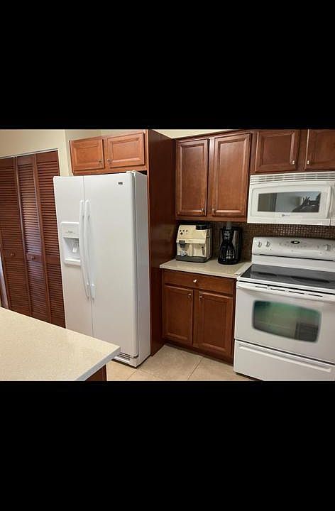 1st image of 445 SE 21st Ave