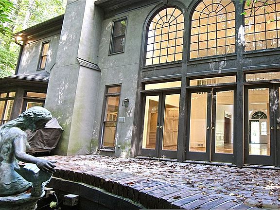 Waterfall/Fountain on mezzanine