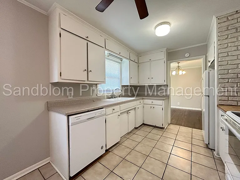 4520 E 21st Pl — Photo 9