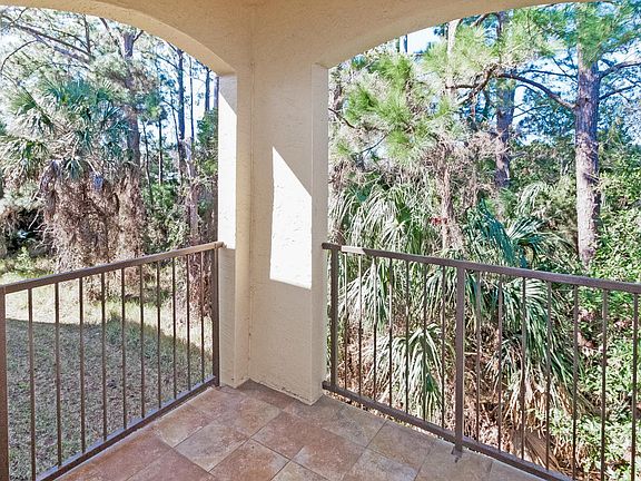 3rd image of 2000 Mariposa Vista Ln #104