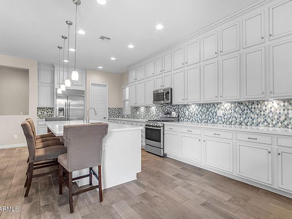 5th image of 833 E HORSESHOE Place