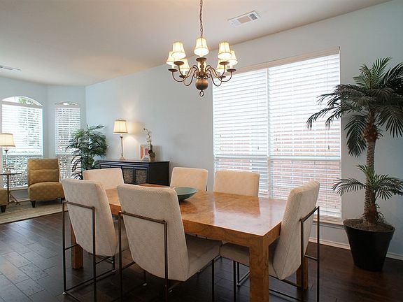 4th image of 3014 Manor Green Blvd