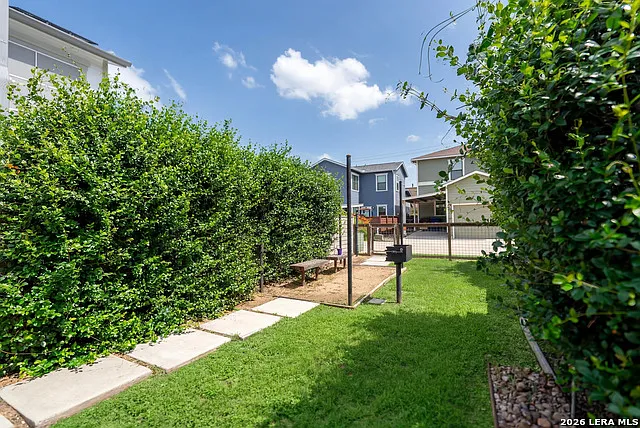 1150 N Olive St — Photo 34