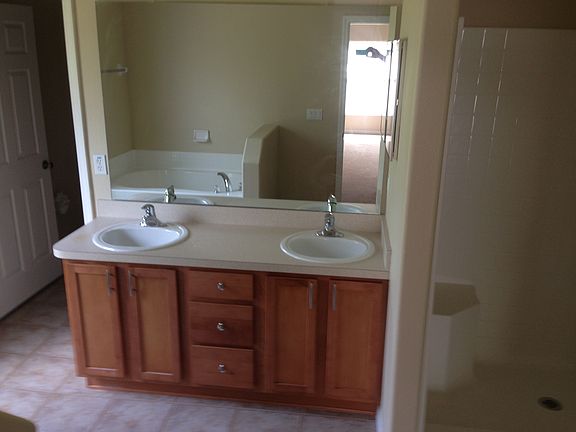 3rd image of 62 Radcliffe Dr