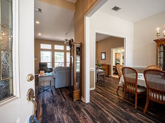5th image of 103 Meadow Glen Ln