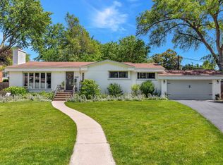 1357 Westwood Ct, Northbrook, IL