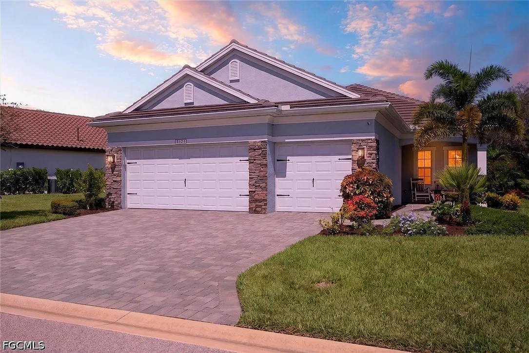 3 bed, 2.5 bath, 2016 sqft, $8,500 — Photo 1