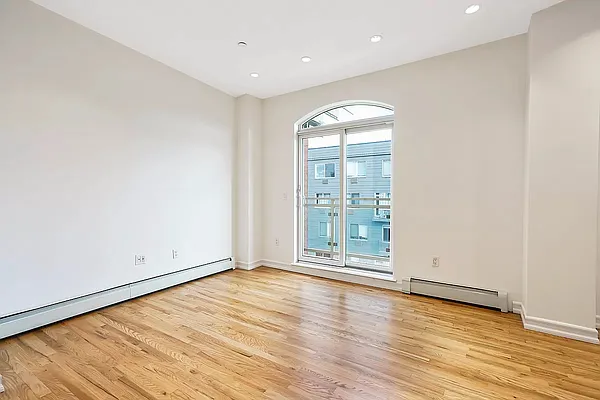 Rented by R Management | media 10