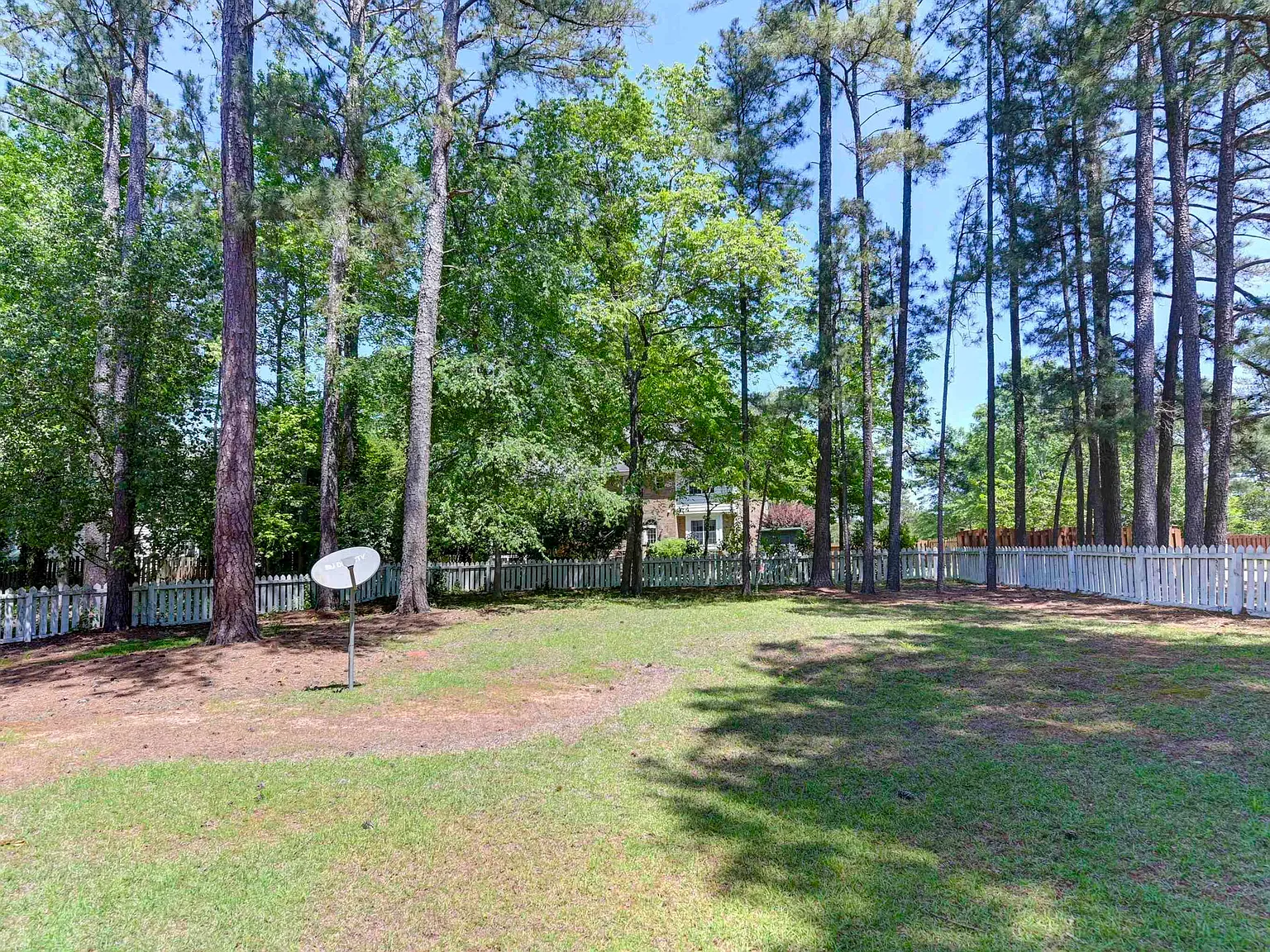 3 bed, 2450 sqft, $2,395 — Photo 4