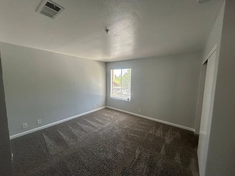 Creekside Apartments — Photo 14