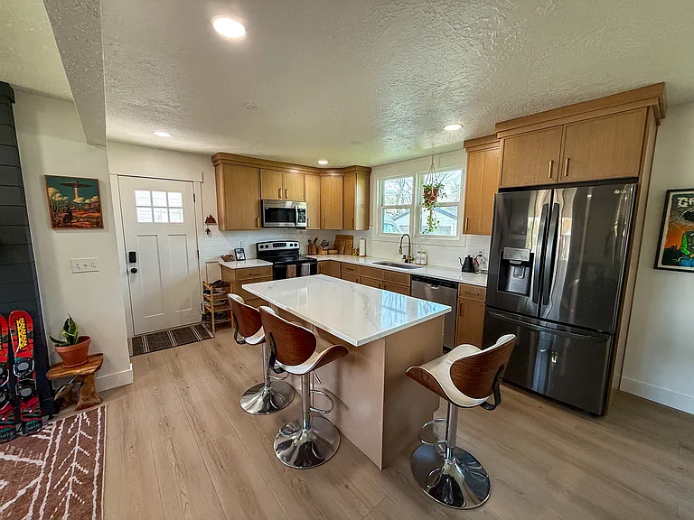 115 W Lester Ave #2 — Photo 3