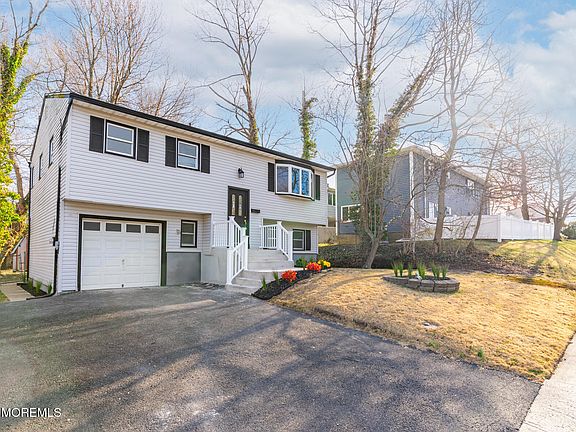 2nd image of 975 S Concourse