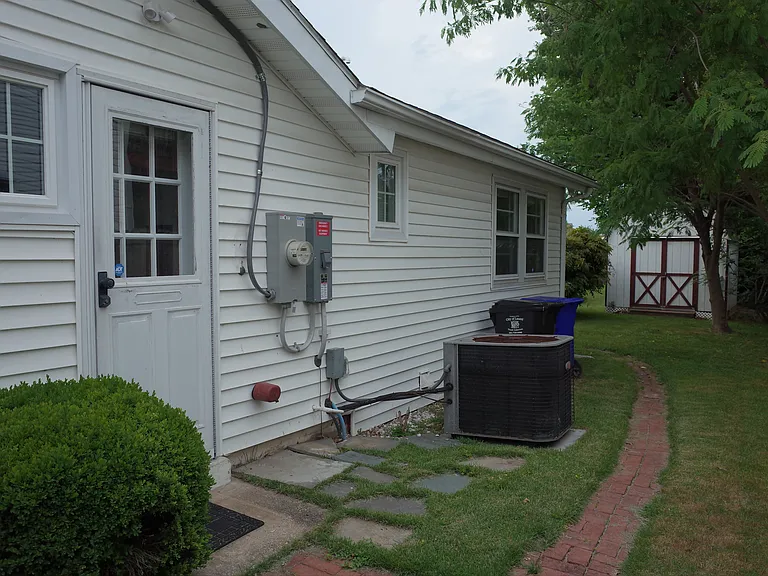 103 Irving St — Photo 2