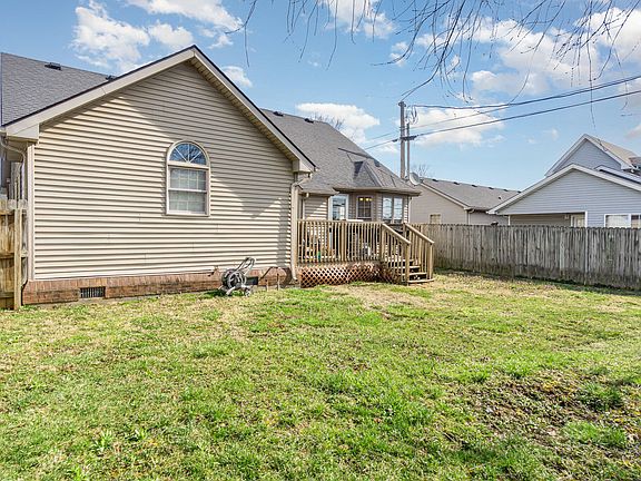 5th image of 204 Courtney Dr