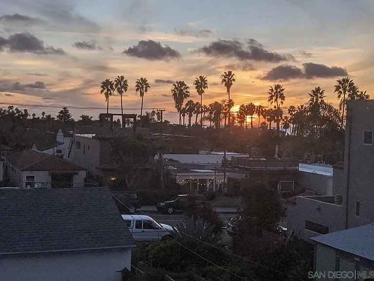 4662 W Point Loma Blvd — Photo 11