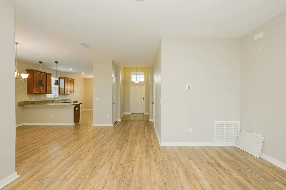 3 bed, 2.0 bath, 1672 sqft, $1,985 — Photo 3