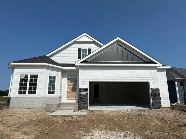 8176 Haywood Dr, Circle Pines, MN 55014