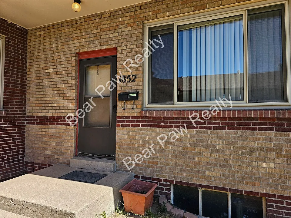 185X Crook Ave