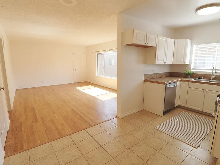 2 Weeks Free! Remodeled 1-Bedroom — Photo 42