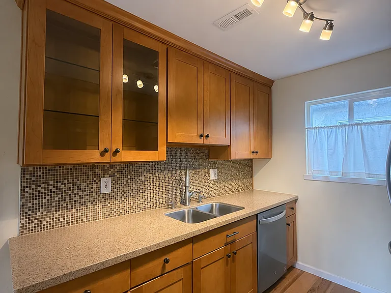 501 Tuttle Ave — Photo 5