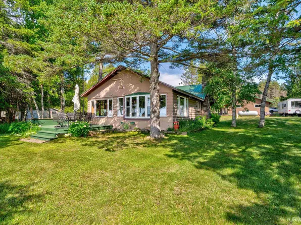 703 N Corbridge Rd, Gulliver, MI 49840