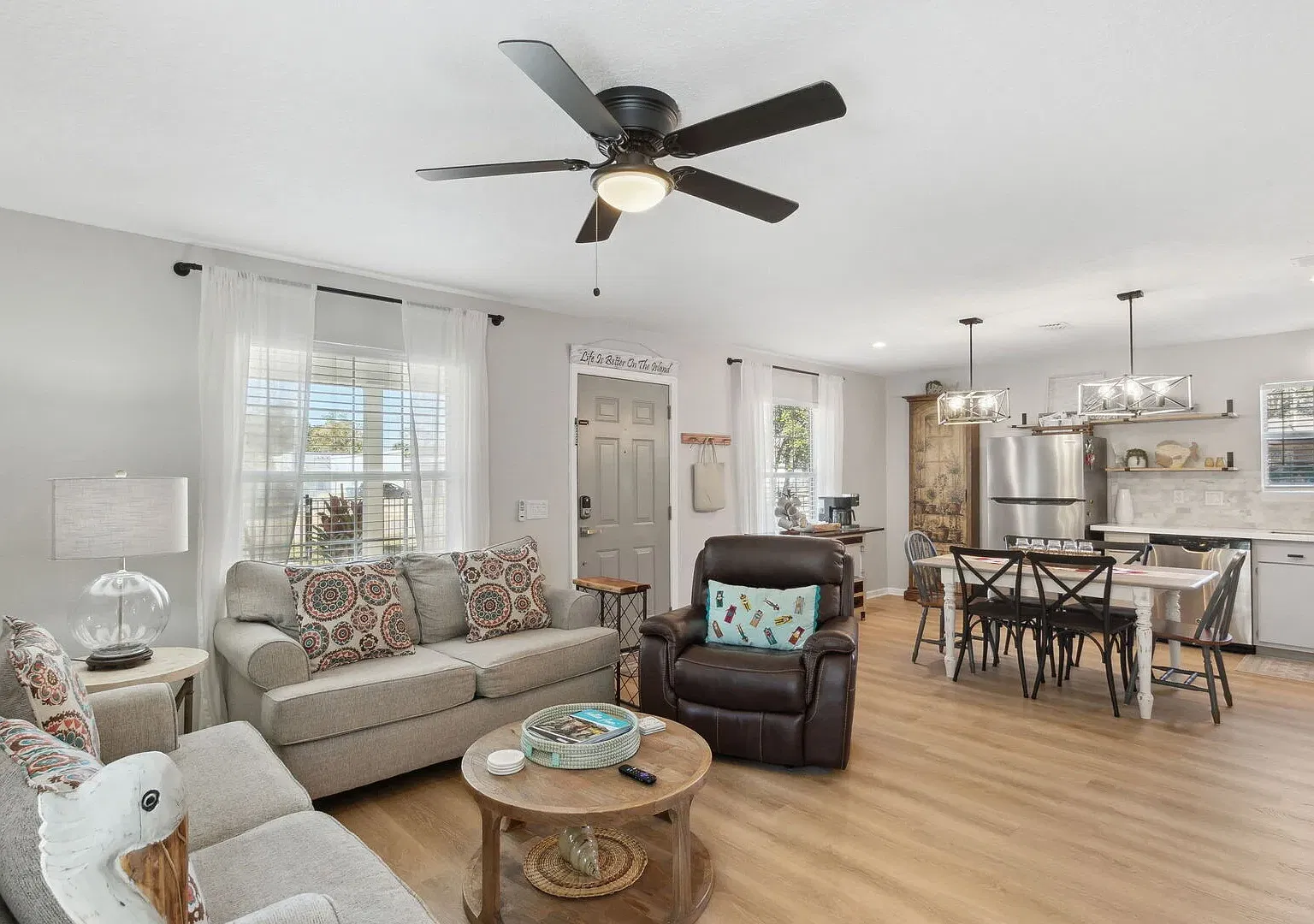 3 bed, 1.5 bath, 1050 sqft, $3,200 — Photo 3
