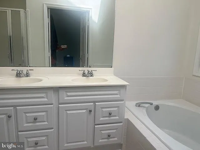 2028 Madrillon Springs Ct — Photo 15