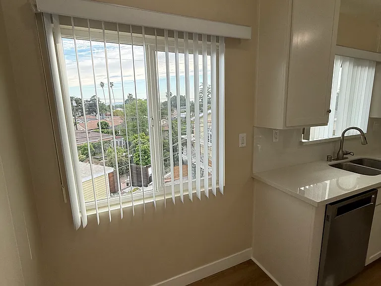 2601 N Glenoaks Blvd #E — Photo 13