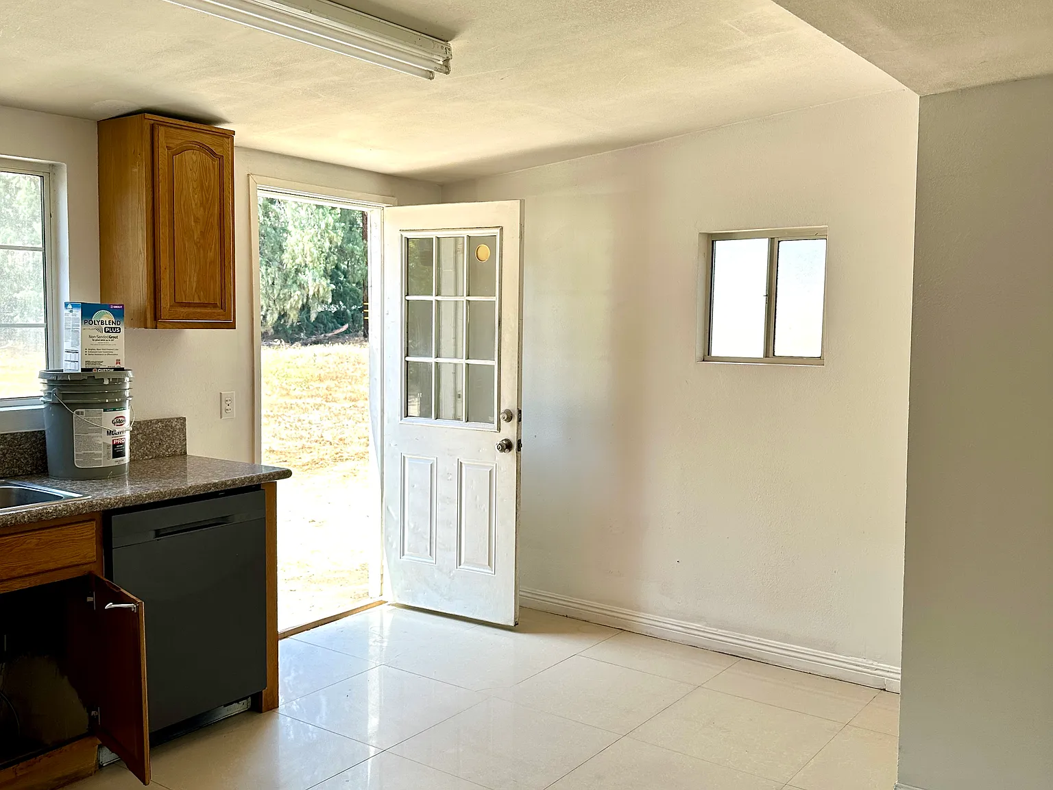 3 bed, 1244 sqft, $2,200 — Photo 4