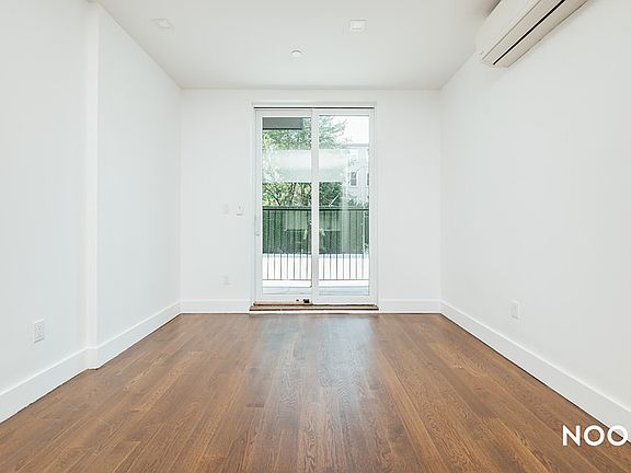 3rd image of 119 Clifton Pl APT 1B