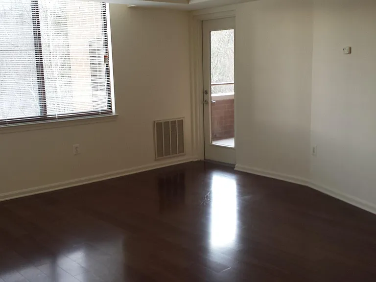 10101 Grosvenor Pl #520 — Photo 4