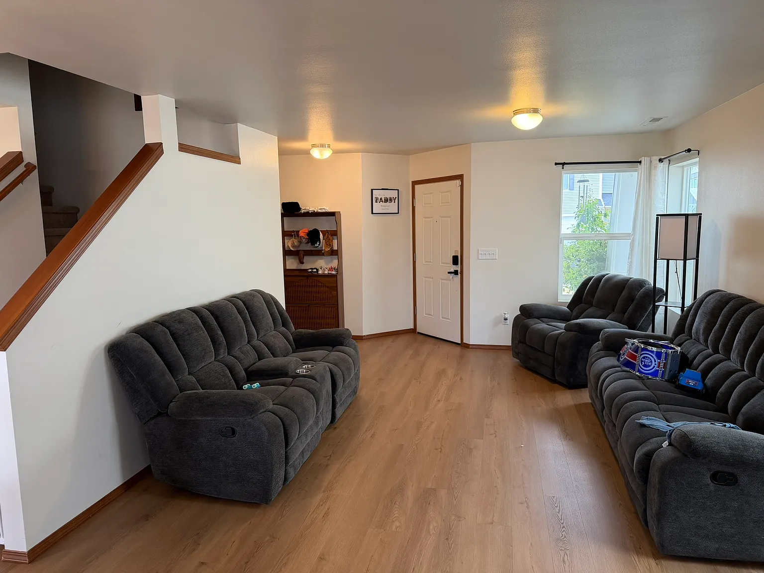 3 bed, 2127 sqft, $3,200 — Photo 3