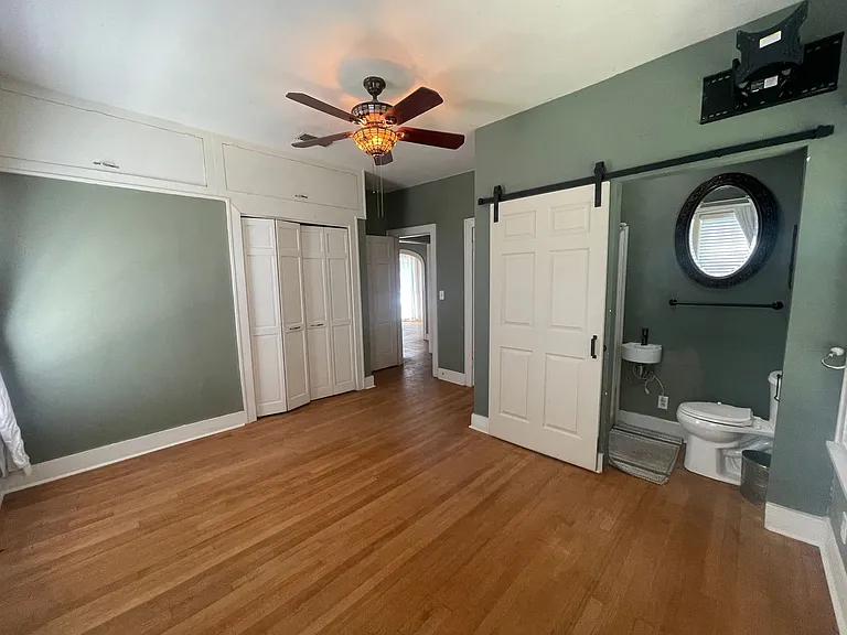 250 E Fairview St — Photo 10