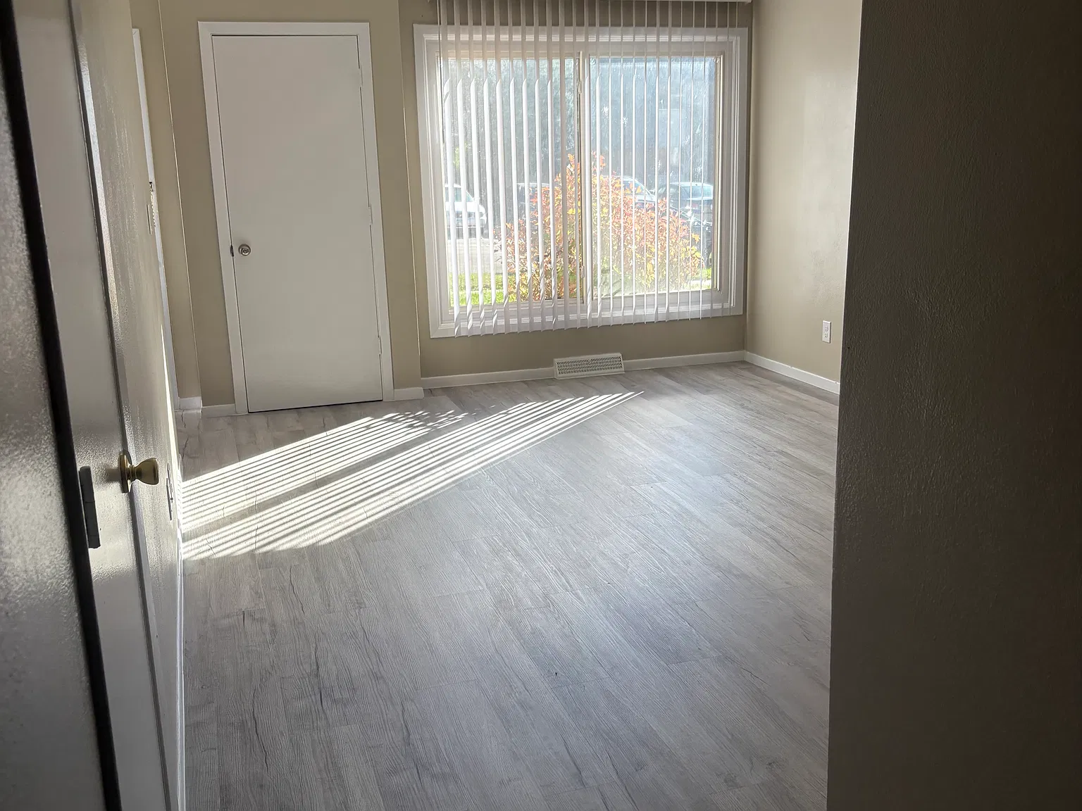 2 bed, 1.5 bath, 850 sqft, $1,300 — Photo 3