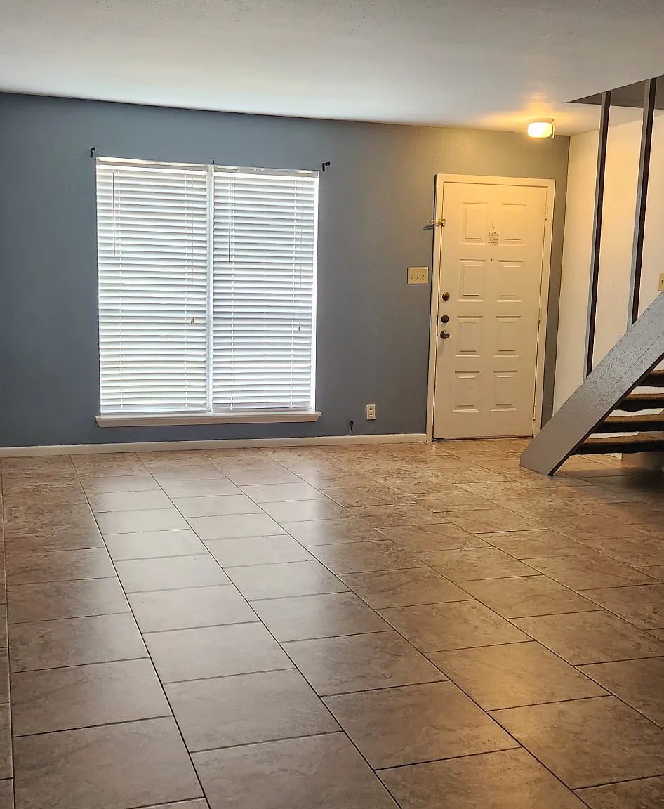 2 bed, 1.5 bath, 950 sqft, $925 — Photo 1