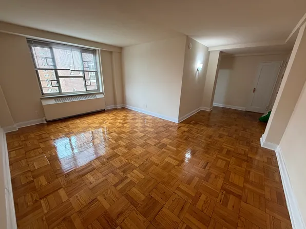 (undisclosed Address), Fresh Meadows, NY 11365