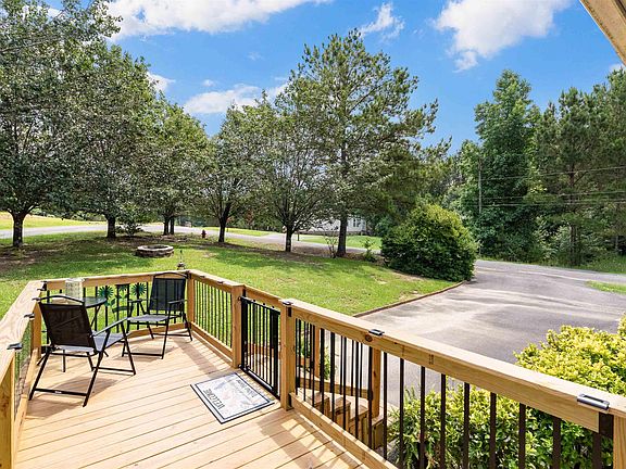 5th image of 20 Woodline Dr
