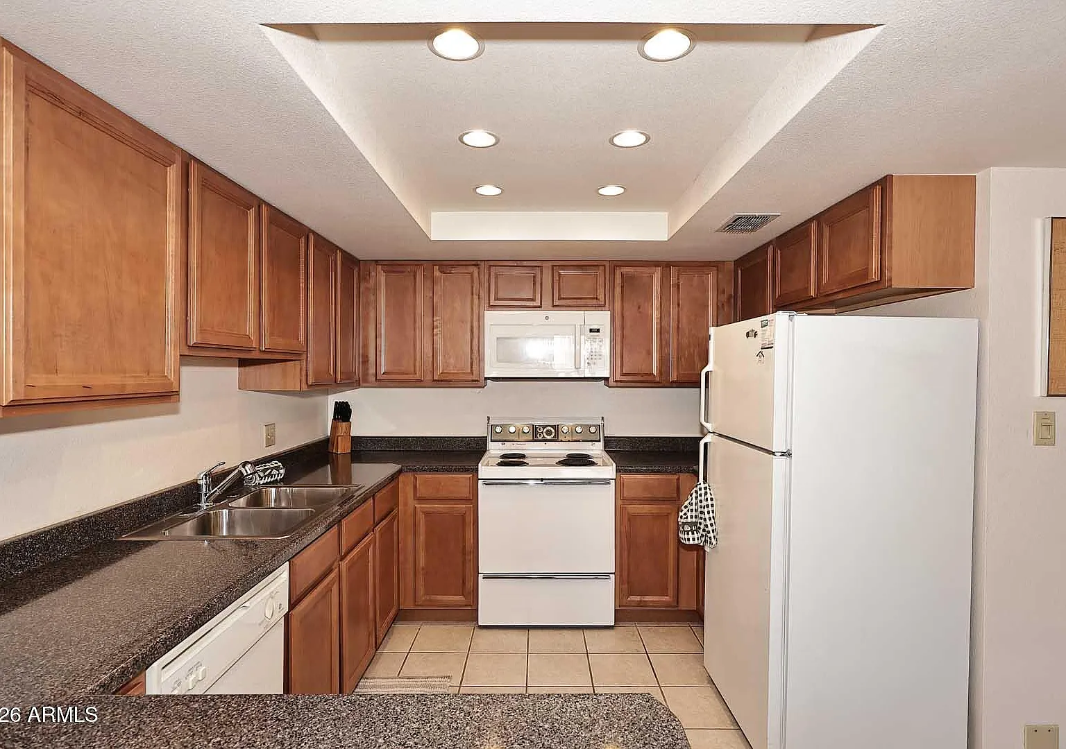 2 bed, 1200 sqft, $2,200 — Photo 2