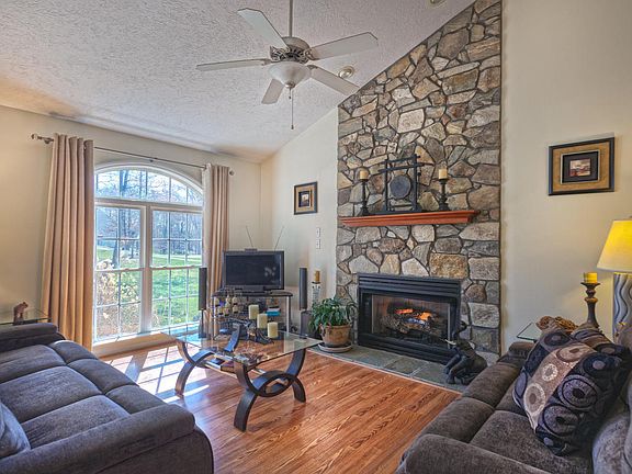 5th image of 1174 Chapel Woods Dr